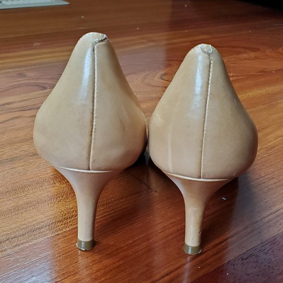 Cole Haan Beige Leather Heels Size 6B - Picture 11 of 16